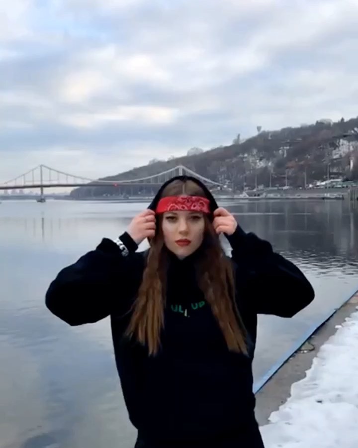 https://d2zmqyh8caa94h.cloudfront.net/creator_social_media_contents/instagram/reels/B3AFAKeHors/B3AFAKeHors.mp4