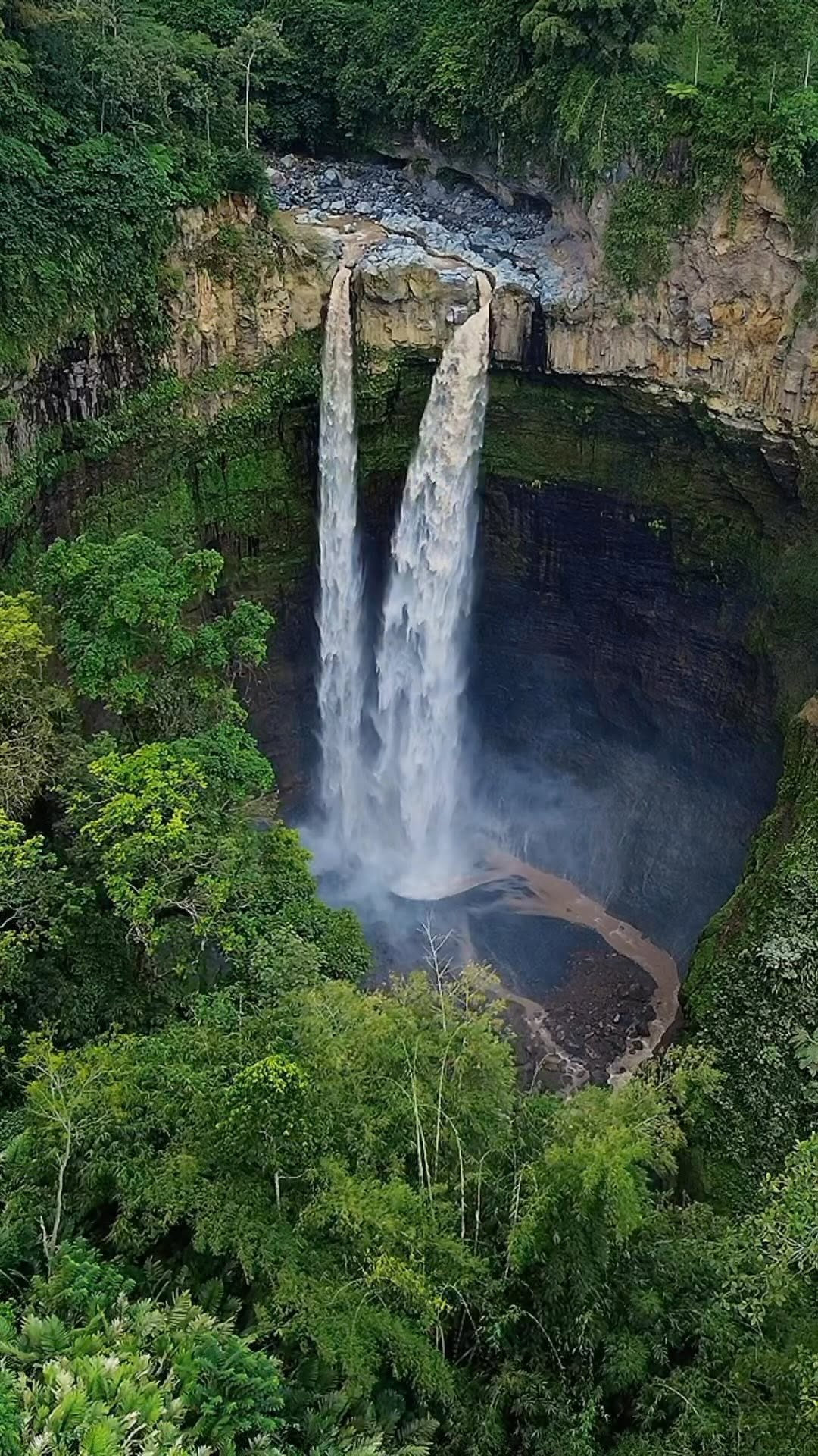https://d2zmqyh8caa94h.cloudfront.net/creator_social_media_contents/instagram/reels/C-m3EeAhBGZ/C-m3EeAhBGZ.mp4