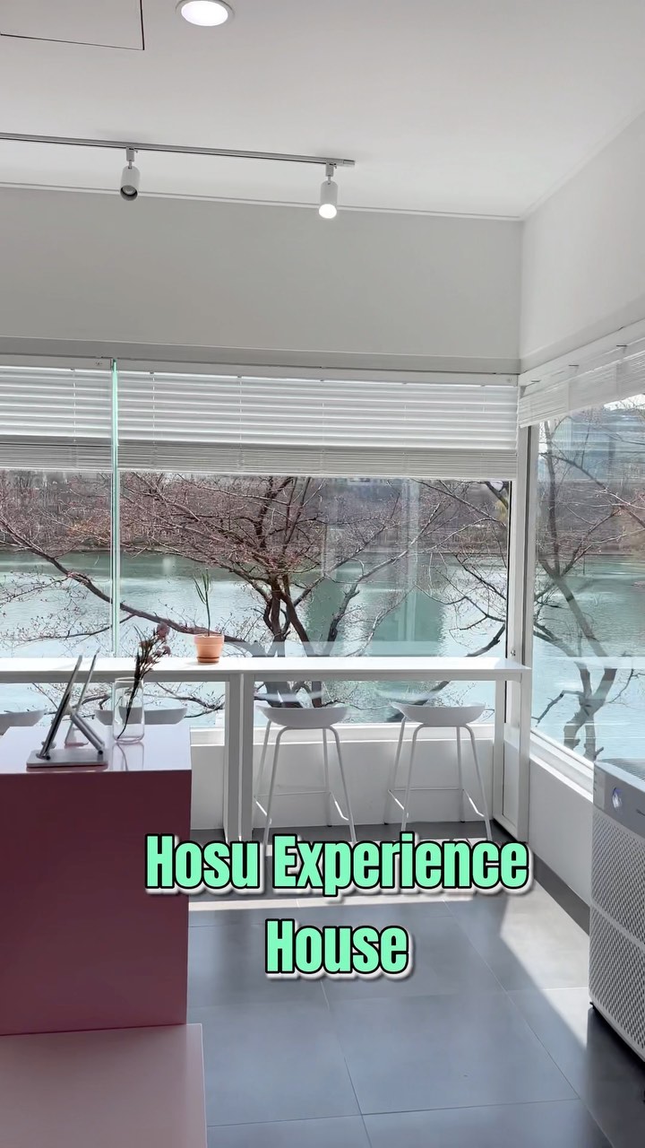 https://d2zmqyh8caa94h.cloudfront.net/creator_social_media_contents/instagram/reels/CcRN76qPiVC/CcRN76qPiVC.mp4