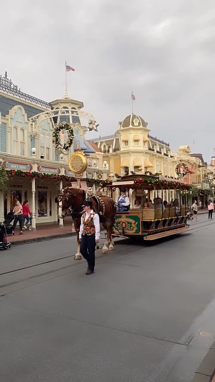 https://d2zmqyh8caa94h.cloudfront.net/creator_social_media_contents/instagram/reels/CmZTfIJAMsl/CmZTfIJAMsl.mp4