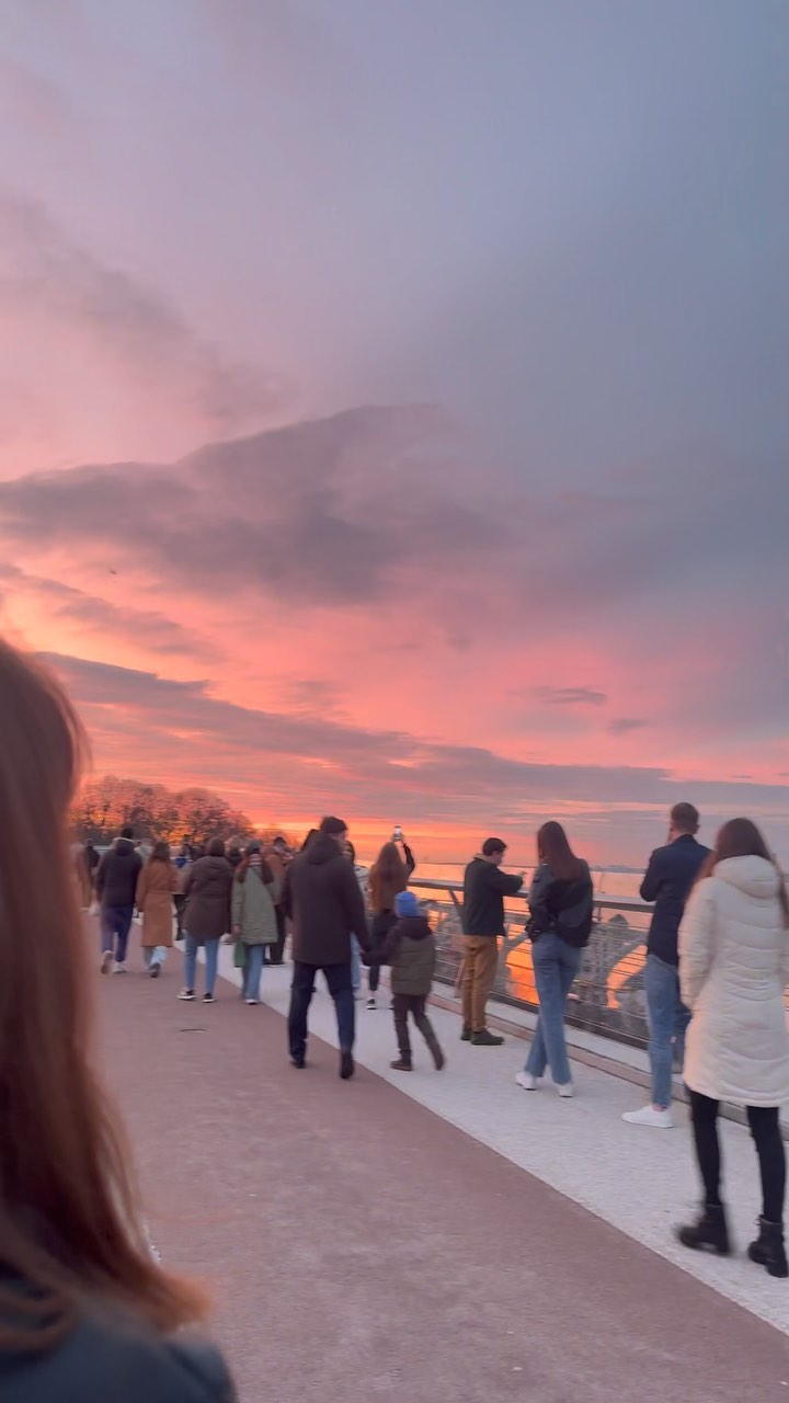 https://d2zmqyh8caa94h.cloudfront.net/creator_social_media_contents/instagram/reels/CqxPT2Jghev/CqxPT2Jghev.mp4