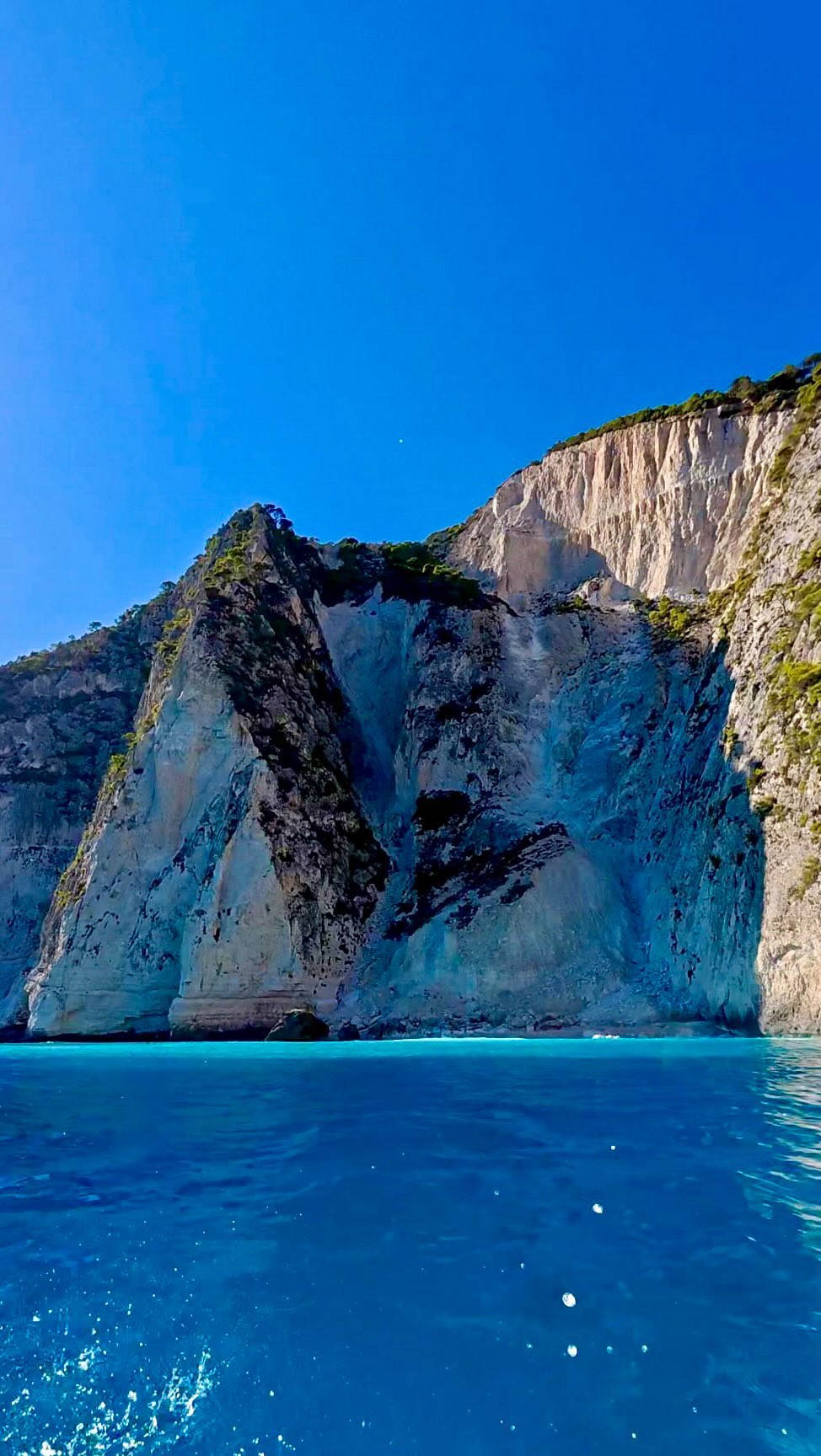 https://d2zmqyh8caa94h.cloudfront.net/creator_social_media_contents/instagram/reels/DBjiymoqiVg/DBjiymoqiVg.mp4