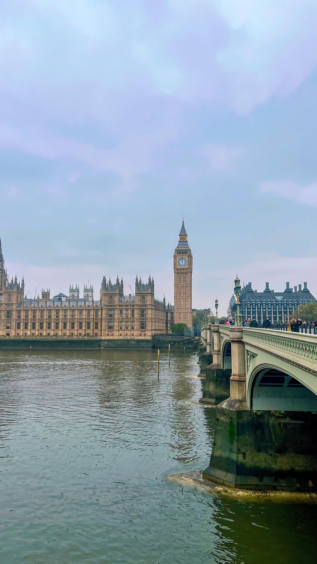 https://d2zmqyh8caa94h.cloudfront.net/creator_social_media_contents/instagram/reels/DCUJD5Sq0J8/DCUJD5Sq0J8.mp4