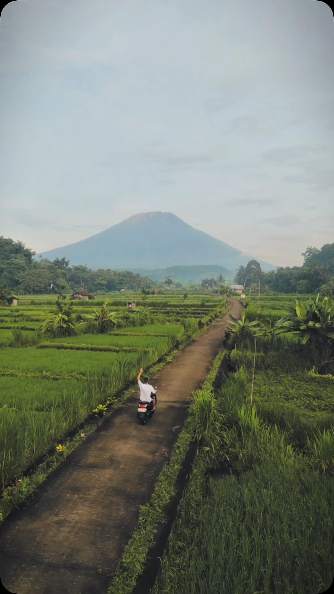 https://d2zmqyh8caa94h.cloudfront.net/creator_social_media_contents/instagram/reels/DE5Mr7jve62/DE5Mr7jve62.mp4