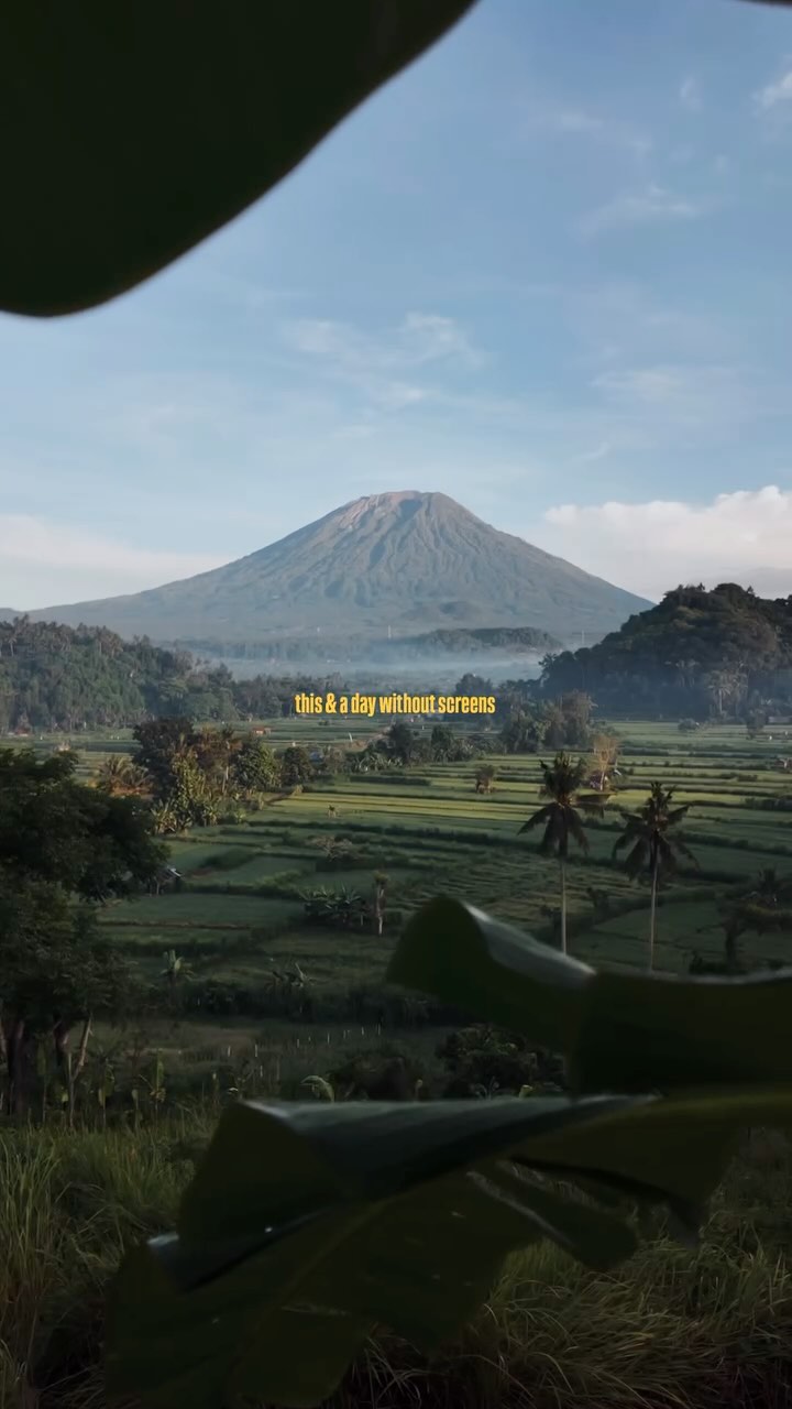 https://d2zmqyh8caa94h.cloudfront.net/creator_social_media_contents/instagram/reels/DIrNFeGv-g8/DIrNFeGv-g8.mp4