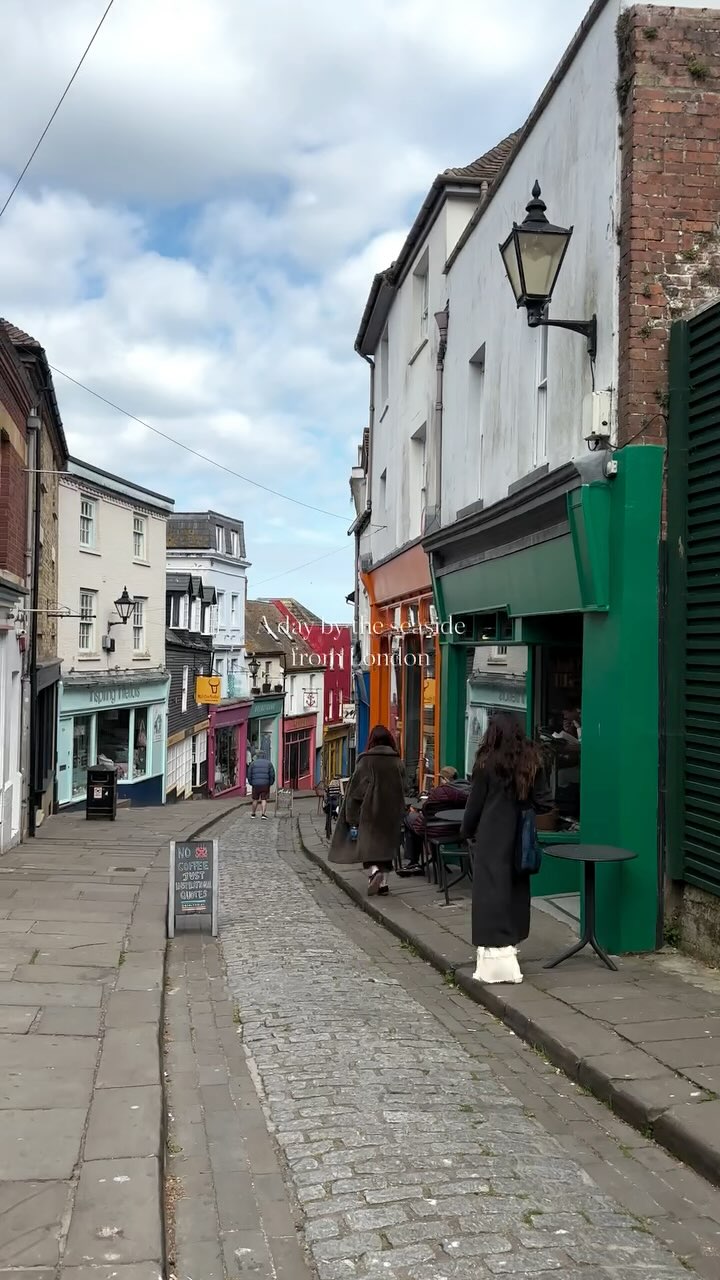 https://d2zmqyh8caa94h.cloudfront.net/creator_social_media_contents/instagram/reels/DKud1yVu8ae/DKud1yVu8ae.mp4