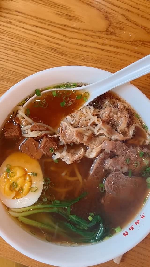 https://d2zmqyh8caa94h.cloudfront.net/creator_social_media_contents/instagram/reels/DLlb3wEyCVa/DLlb3wEyCVa.mp4