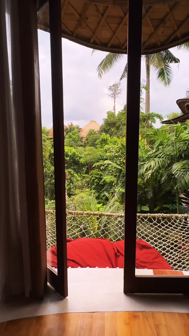 https://d2zmqyh8caa94h.cloudfront.net/creator_social_media_contents/instagram/reels/DMkd3Xax2Tk/DMkd3Xax2Tk.mp4