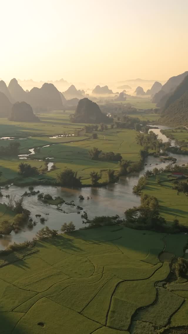 https://d2zmqyh8caa94h.cloudfront.net/creator_social_media_contents/instagram/reels/DPLufiikrcb/DPLufiikrcb.mp4