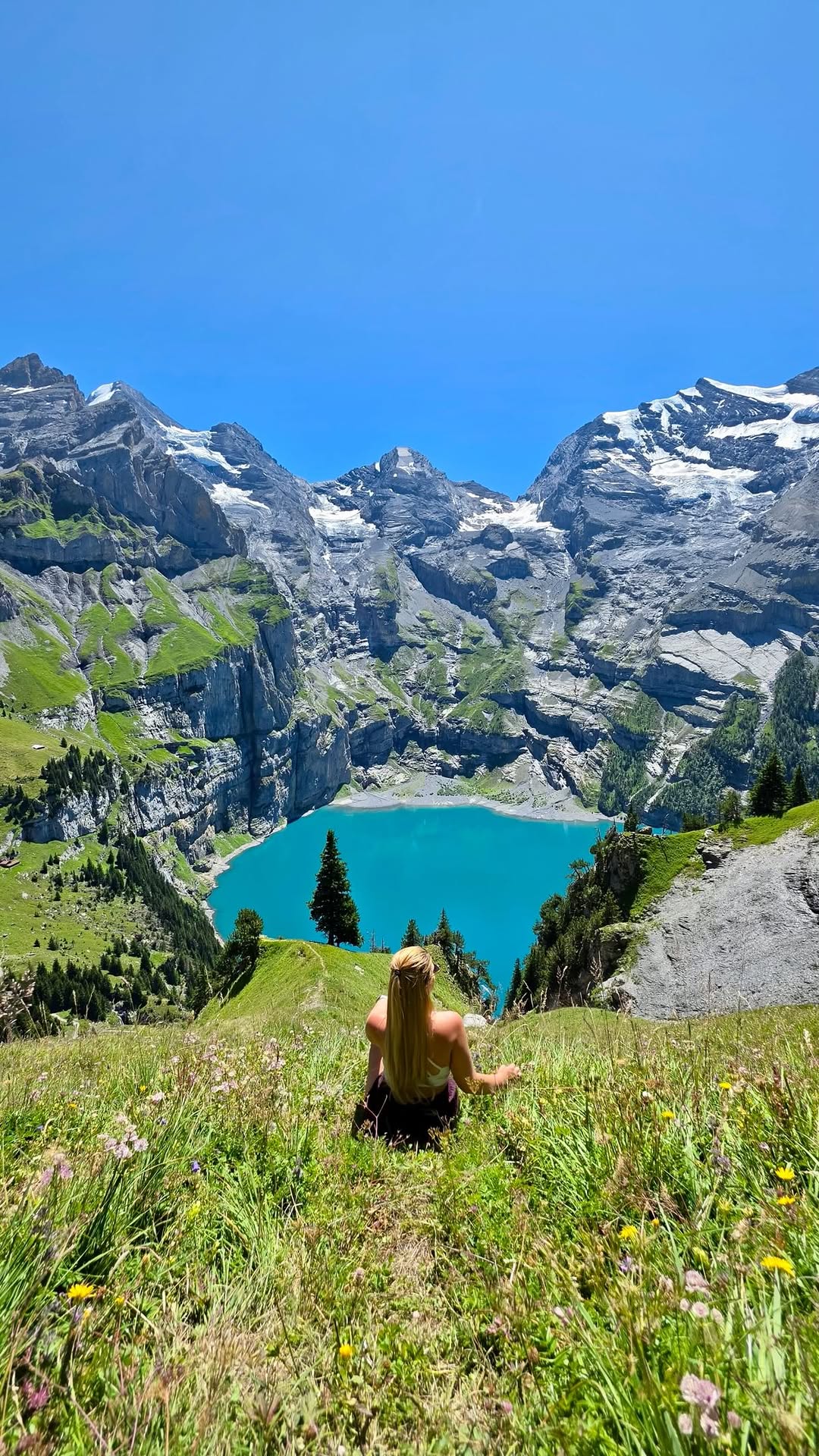 https://d2zmqyh8caa94h.cloudfront.net/creator_social_media_contents/instagram/reels/Db_BZFSIMoB/Db_BZFSIMoB.mp4