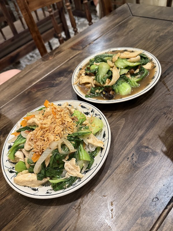 MẸT Vietnamese restaurant & Vegetarian Met 4 4