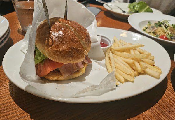 TWELVE GARDENS BAR & GRILL 4