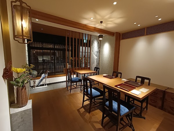 SUI Fine Dining Restaurant 1