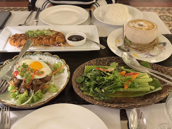 Mealea Restaurant, Fine Dining, Western & Traditional Asian Cuisine 4