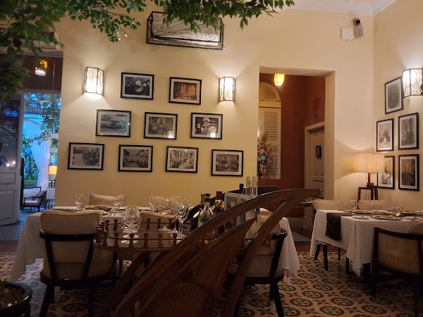 Mealea Restaurant, Fine Dining, Western & Traditional Asian Cuisine 3