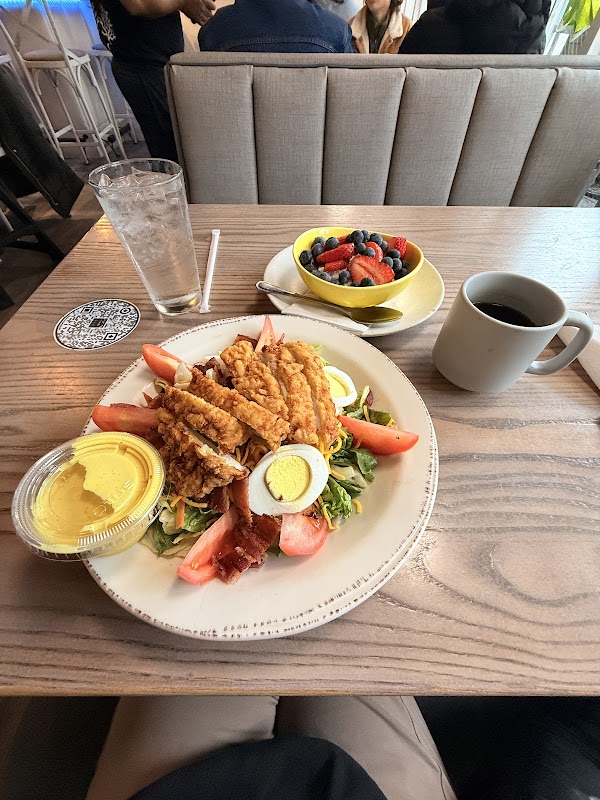 Crumbs Breakfast, Lunch & Bar 4