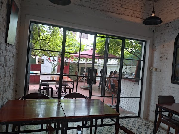 Cousins Restaurant Đào Tấn 4