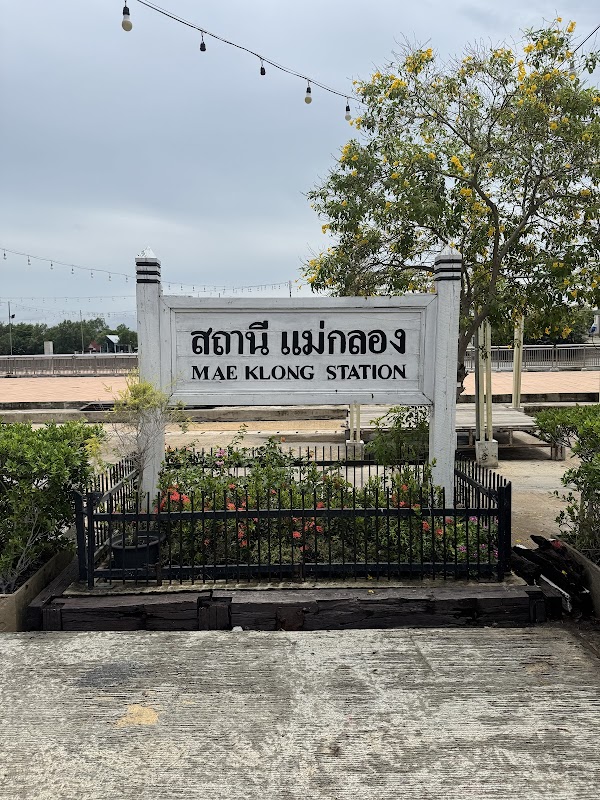 Maeklong Railway Market