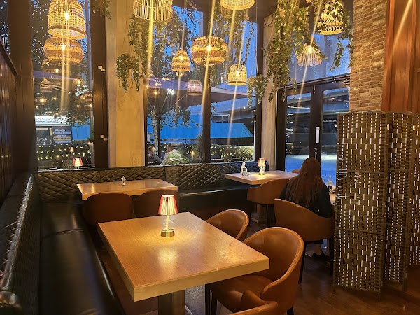 Smith's Bar & Grill 4