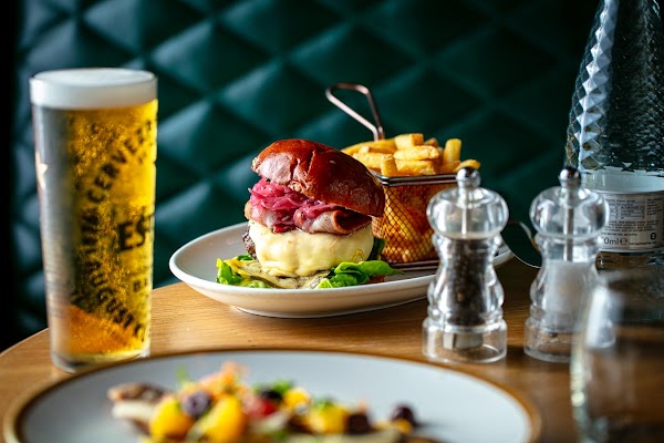 Smith's Bar & Grill 2