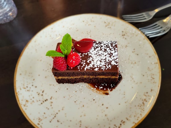 Beach Chalet Brewery and Restaurant 4