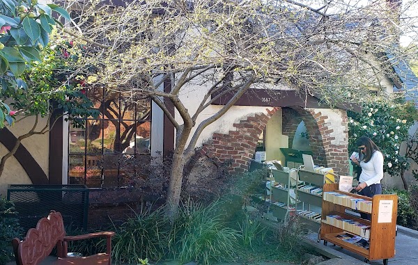 Oakland Public Library: Montclair Branch 4