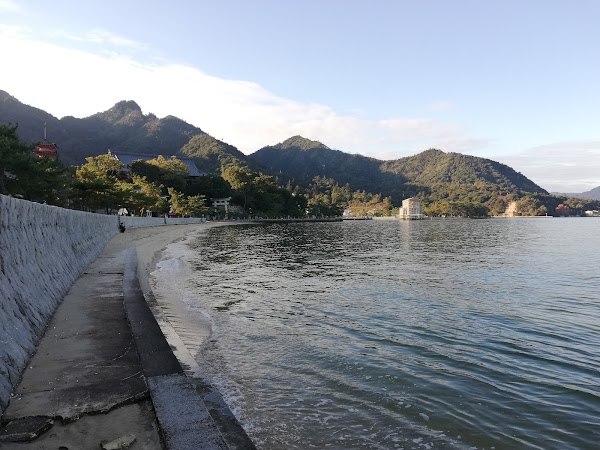 Miyajima Omotesandō Shopping Street 2