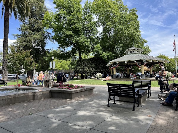 Healdsburg Plaza