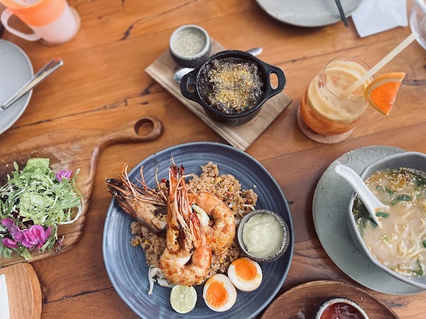 The Sayan House Restaurant 4