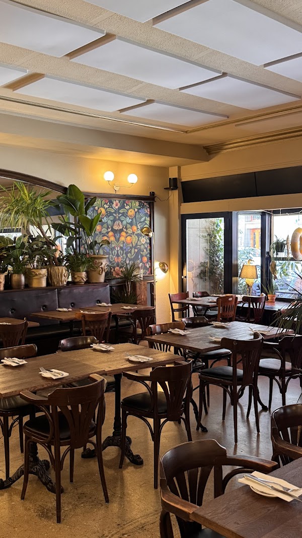 Lou's Comfort Food - Restaurant & Bar 5