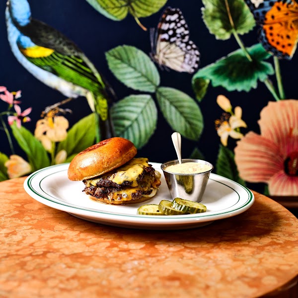 Lou's Comfort Food - Restaurant & Bar 4