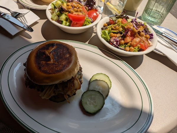 Lou's Comfort Food - Restaurant & Bar 3