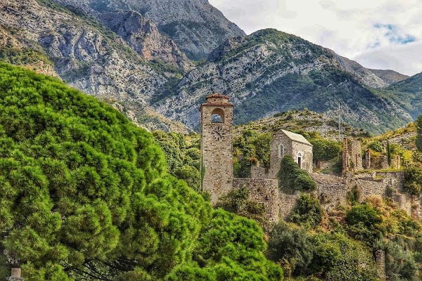 Utvrđeni grad Stari Bar