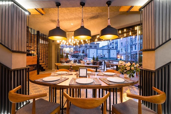 Mivan Restaurant & Cafe 2