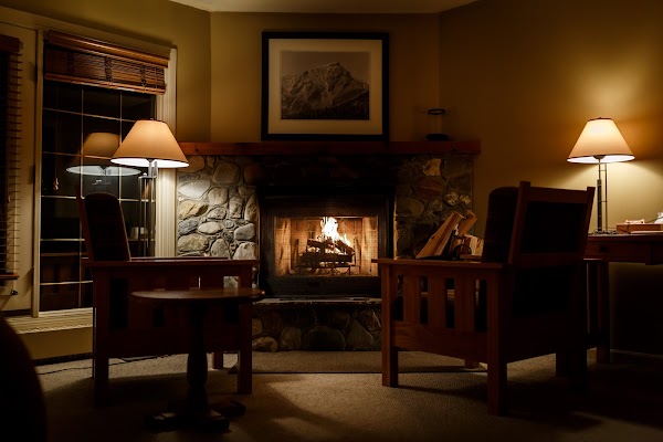 Emerald Lake Lodge 2