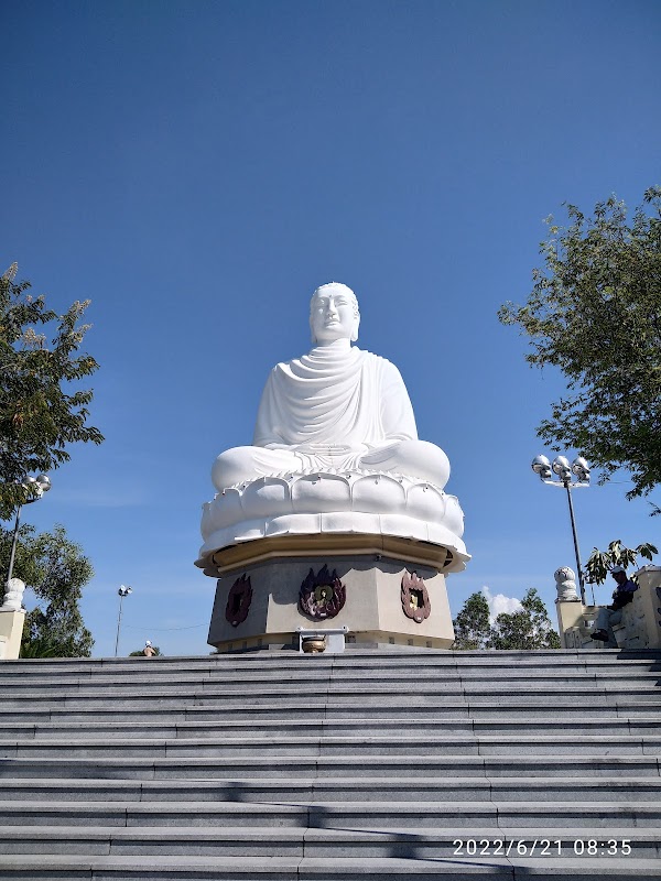 Long Son Pagoda 1