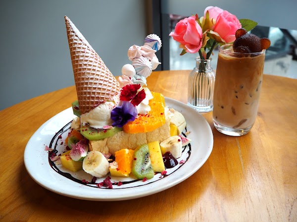 Gemini Cafe & Eatery 5