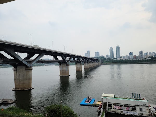 Ttukseom outlook cultural complex