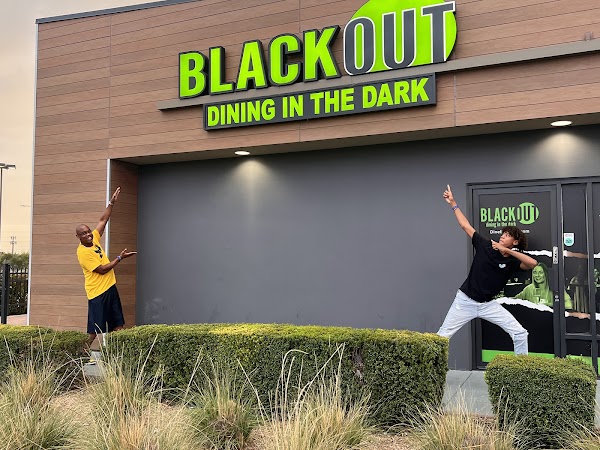 BLACKOUT Dining in the Dark 4