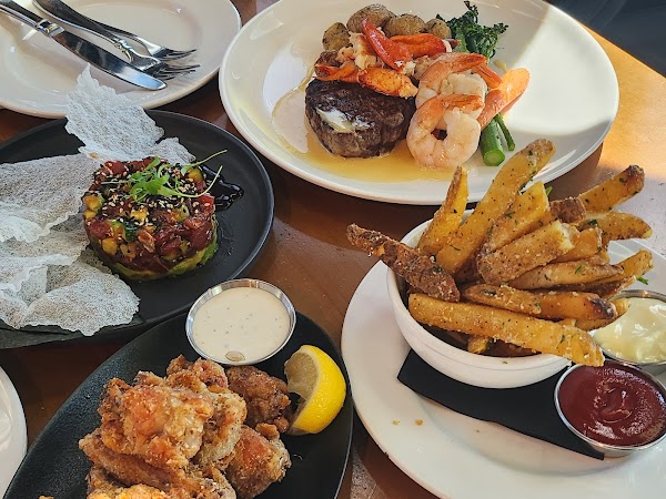 PIER 7 Restaurant + Bar 3