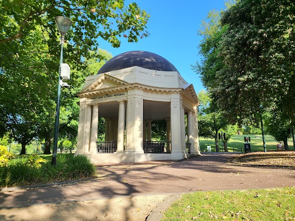 Queen Victoria Gardens 3