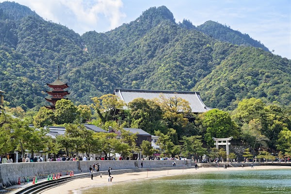 Toyokuni Shrine Five-Story Pagoda 3