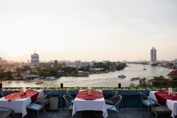 River Vibe Bar & Restaurant 1