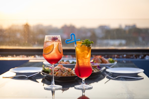 River Vibe Bar & Restaurant 5