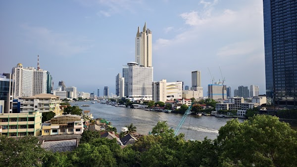 River Vibe Bar & Restaurant 4