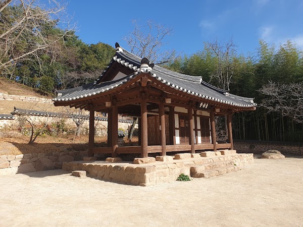 Baekundong Byeolseo Garden