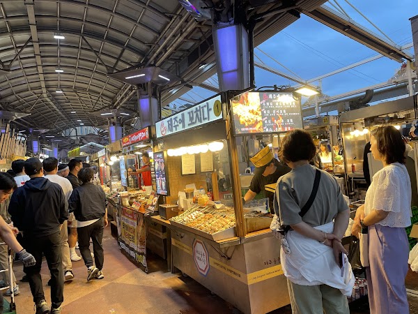 Dongmun Traditional Market 4