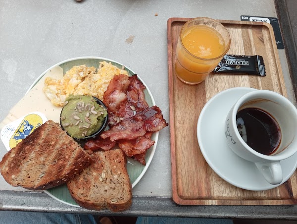 Lloyd Coffee Eatery - Antwerp 3