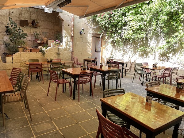 Coogi's Restaurant & Tea Garden 3