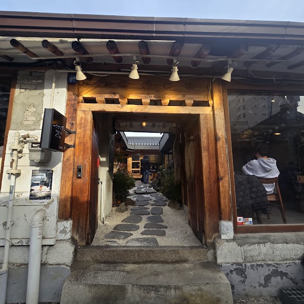 Hanok Langsom Ikseon